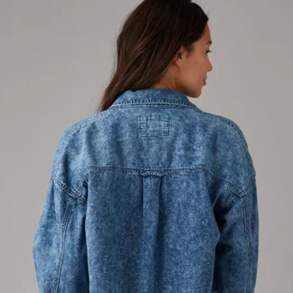 American Eagle Denim Button-Up Shirt Cropped - Picture 5 of 11